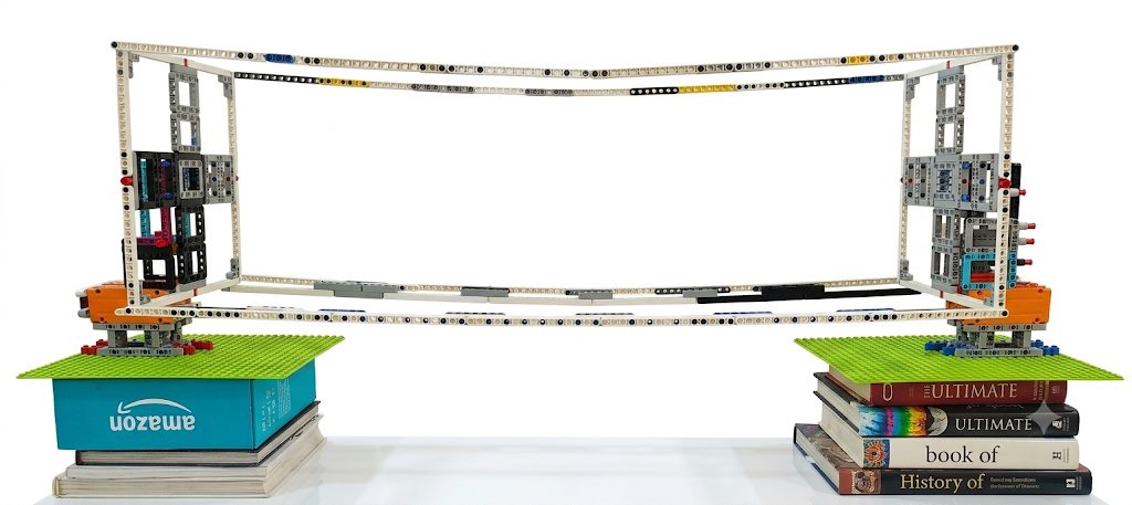 Dual conveyor crowd movement